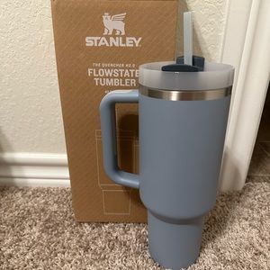 NWT Stanley Adventure Quencher | 40oz - chambray